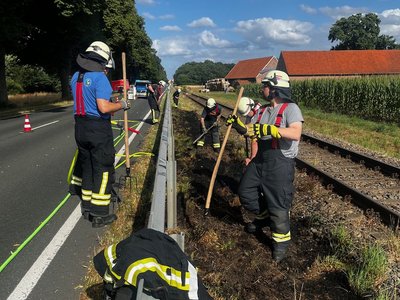 Böschungsbrand an den Bahnschienen