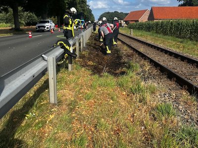 Böschungsbrand an den Bahnschienen