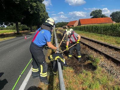 Böschungsbrand an den Bahnschienen